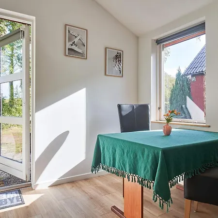 6 Person In Nexo-by Traum Neksø